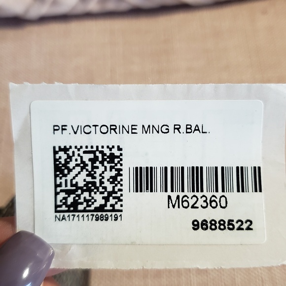 ****SOLD**** Louis Vuitton Victorine Wallet - Picture 2 of 6